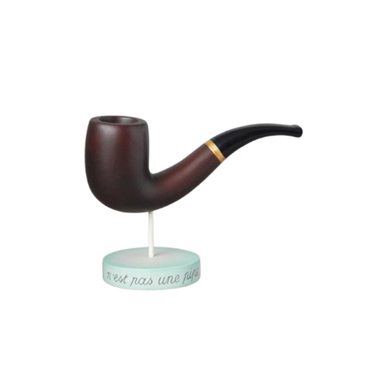 Figurine “Ceci n’est pas une pipe”