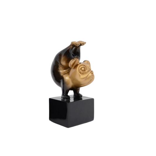 Statuette "Bouledogue joueur"