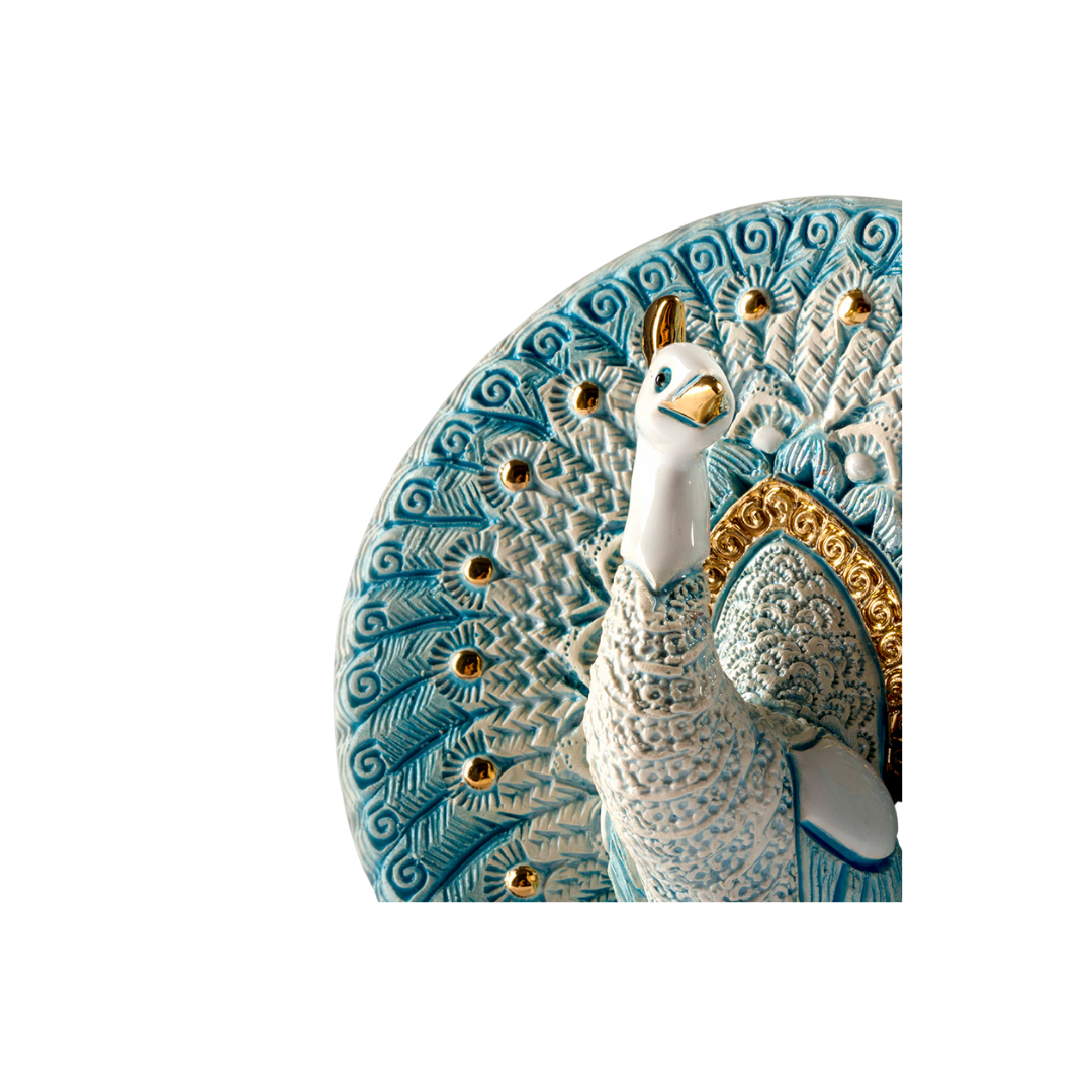 Figurine “White Peacock”