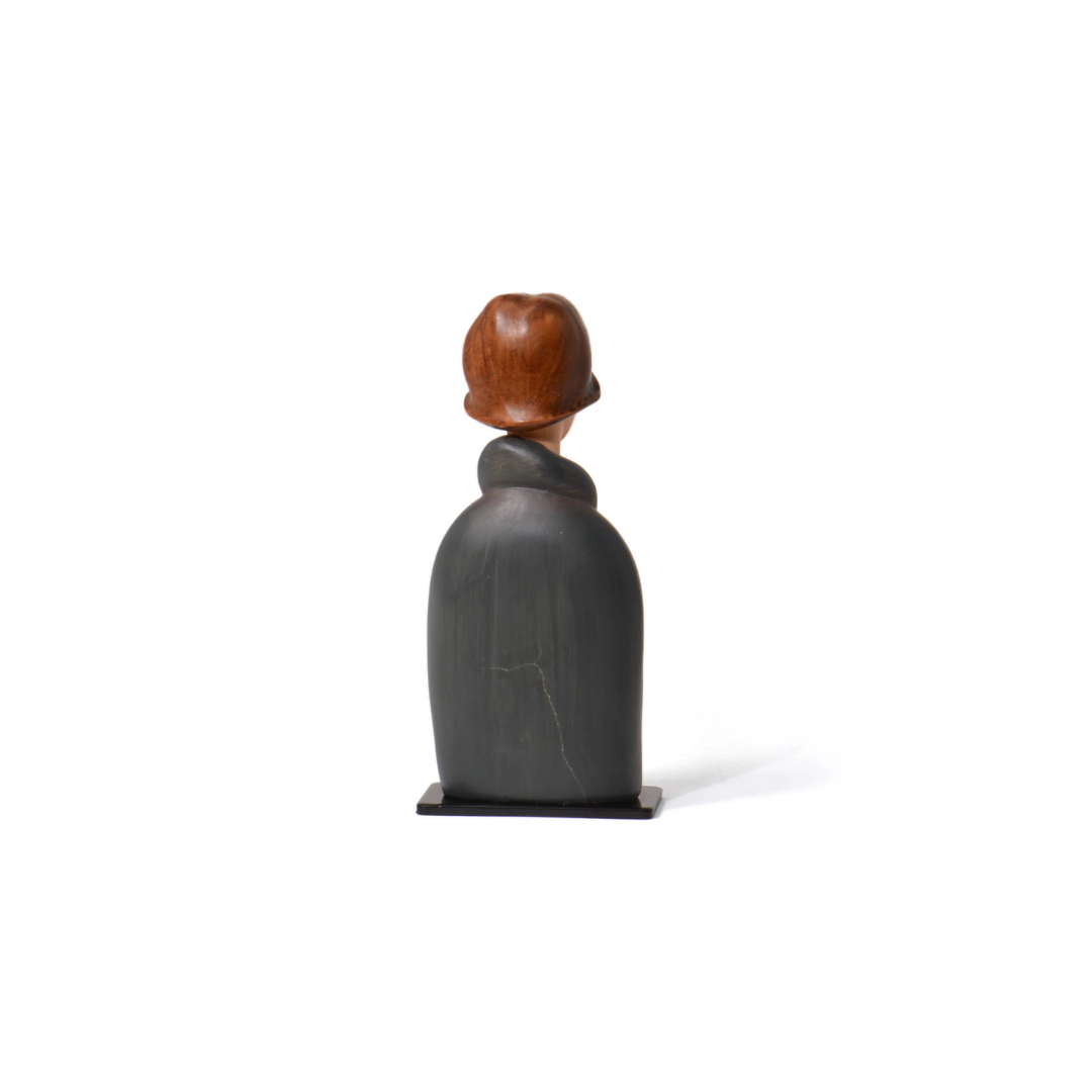 Statuette “Femme aux yeux bleus”