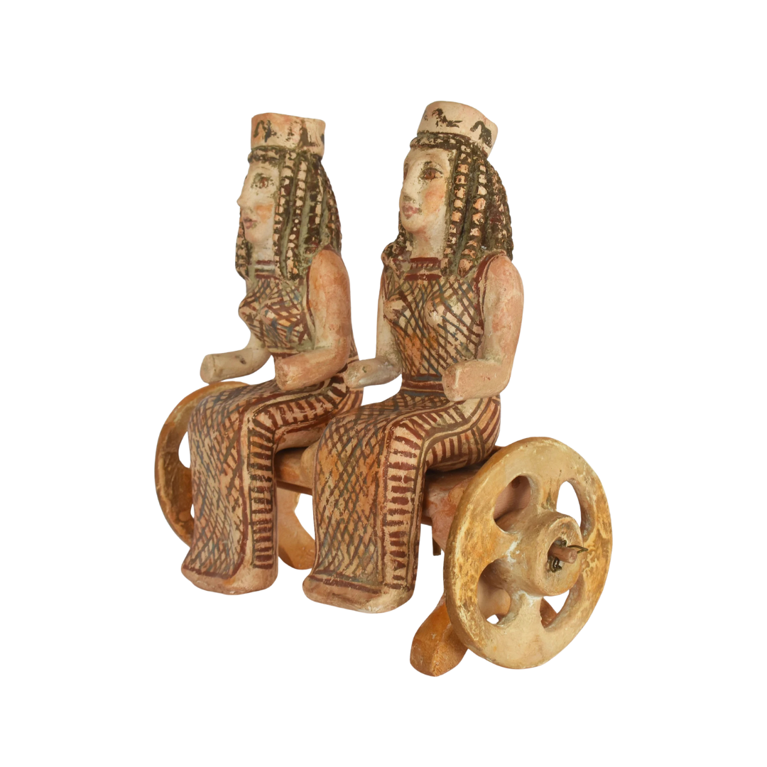 Sculpture "Deux femmes assises dans un véhicule à roues"