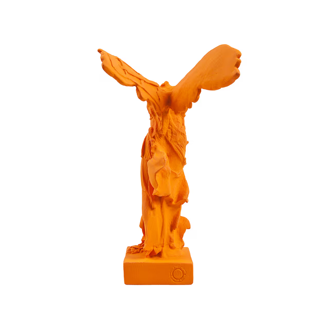 Sculpture “Victoire de Samothrace” – Jaune safran